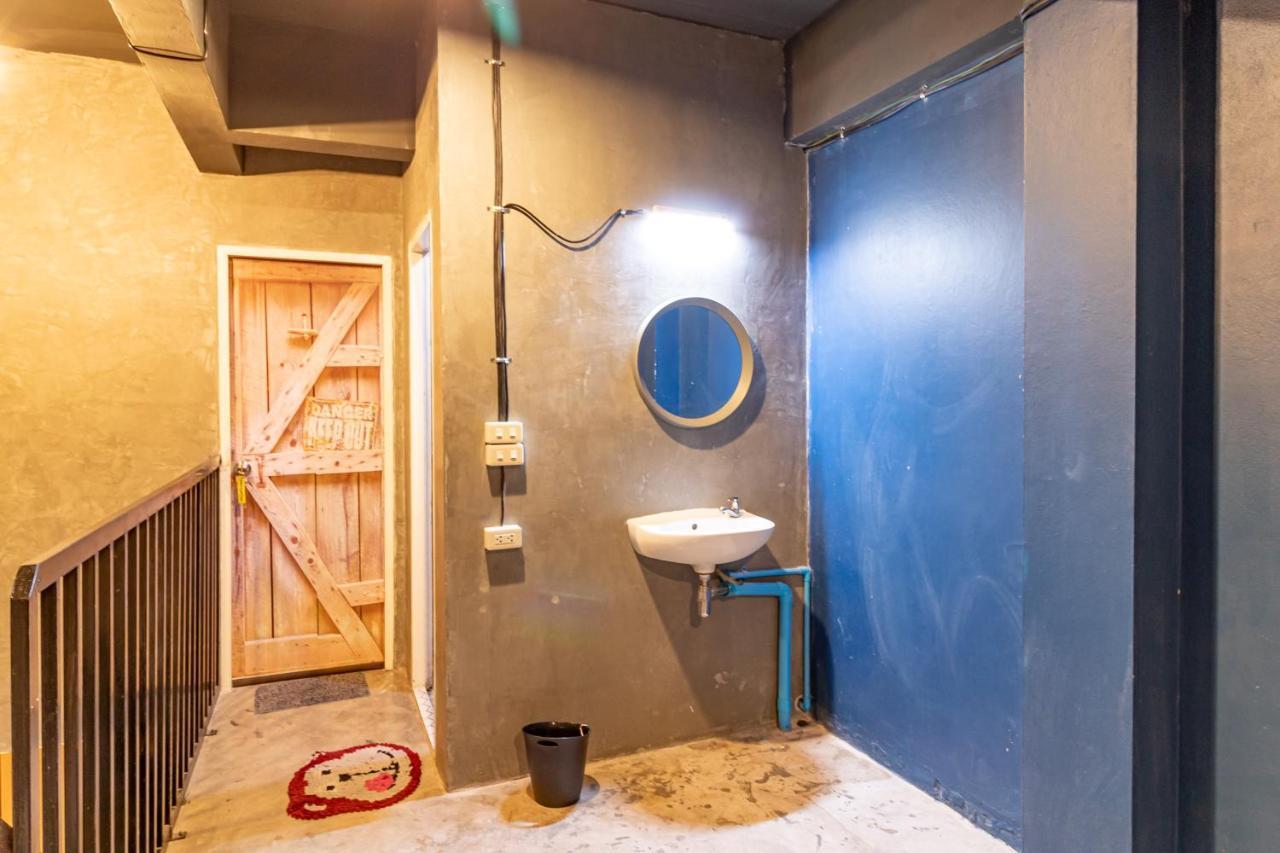 The Beds Ever Hostel (Adults Only) Bangkok Exterior foto