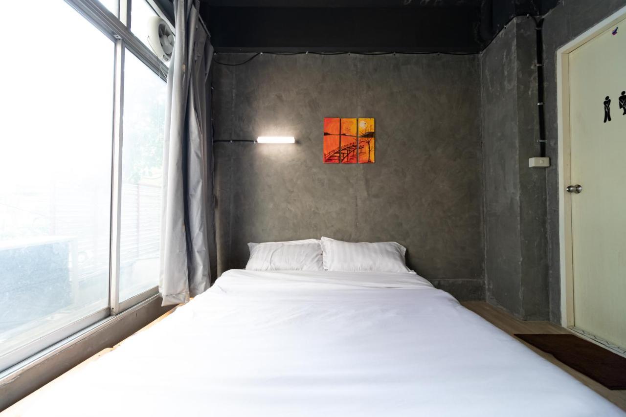 The Beds Ever Hostel (Adults Only) Bangkok Exterior foto