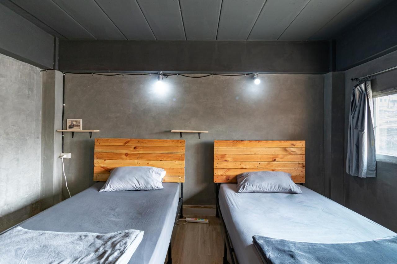 The Beds Ever Hostel (Adults Only) Bangkok Exterior foto