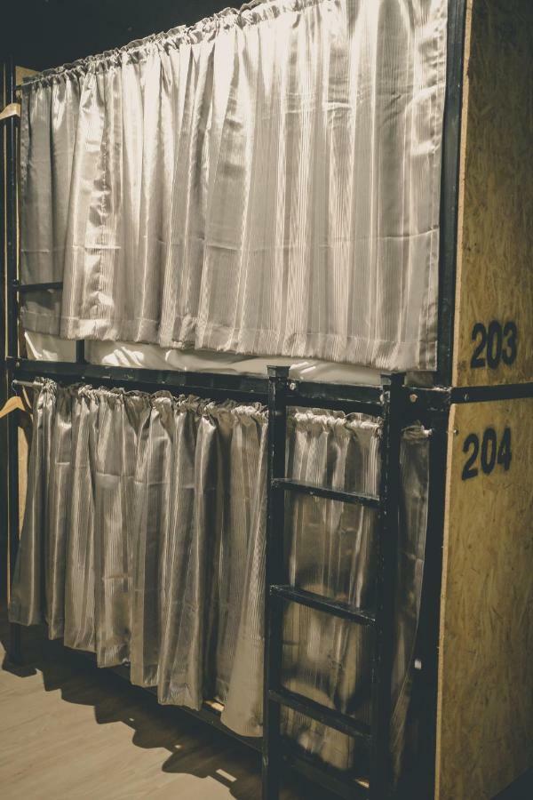 The Beds Ever Hostel (Adults Only) Bangkok Exterior foto